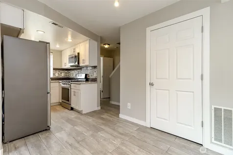 10426 17th Avenue SW Seattle WA 98146