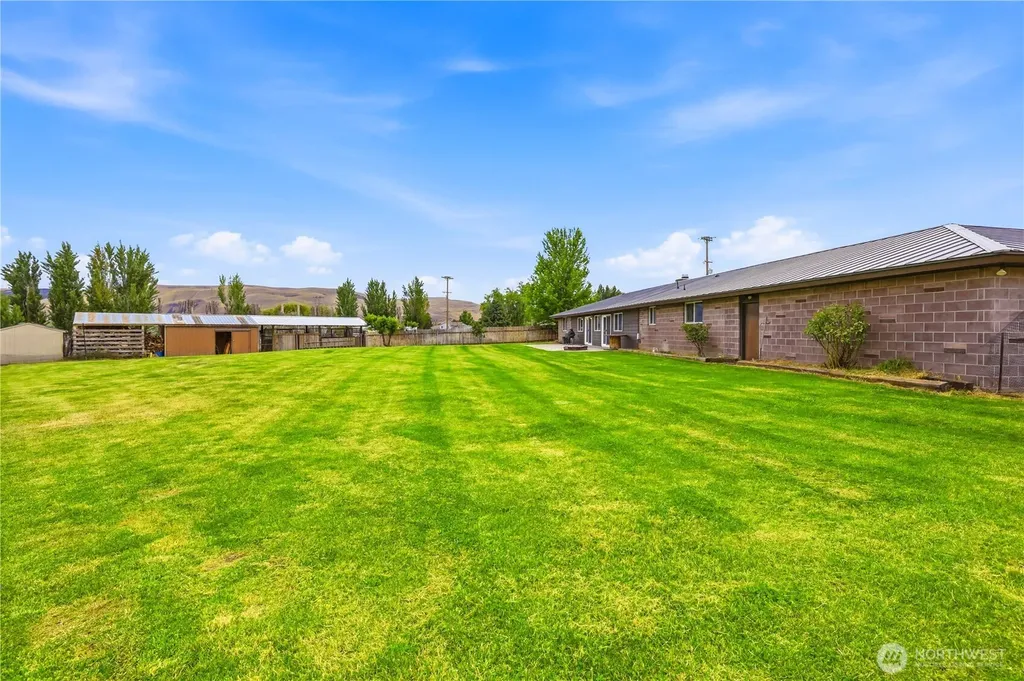 52005 N Whan Road Benton City WA 99320