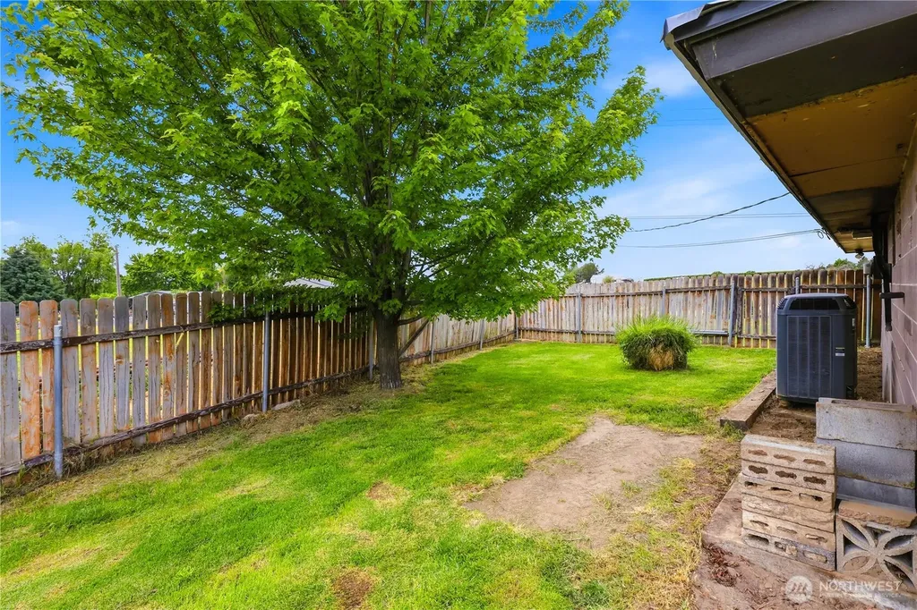 52005 N Whan Road Benton City WA 99320