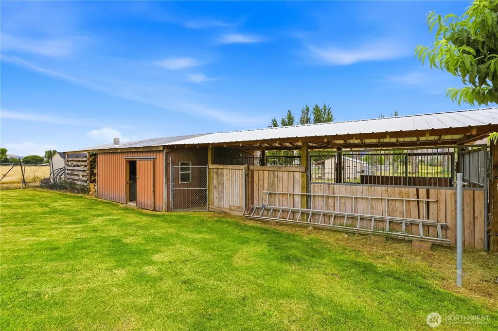 52005 N Whan Road Benton City WA 99320