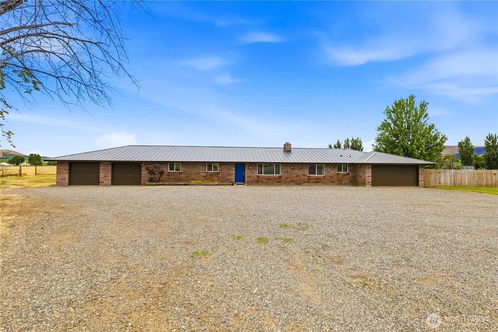 52005 N Whan Road Benton City WA 99320