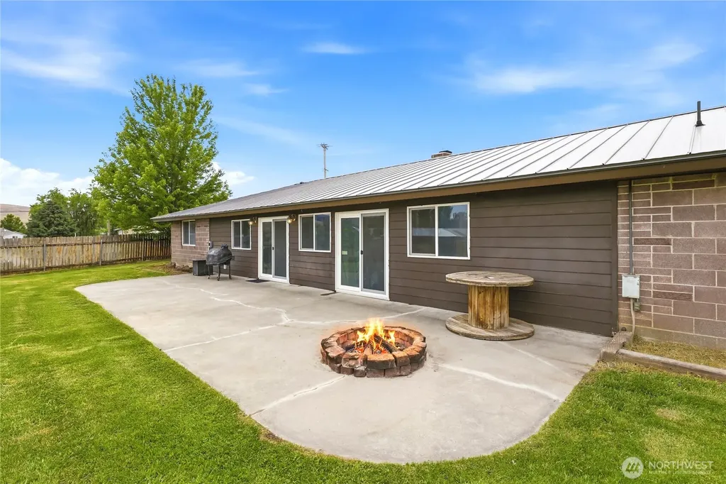 52005 N Whan Road Benton City WA 99320