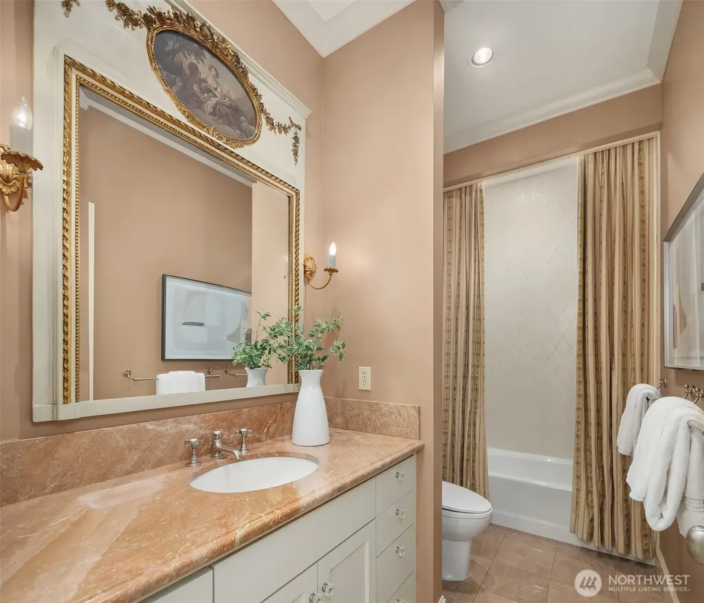 463 39th Avenue E Seattle WA 98112