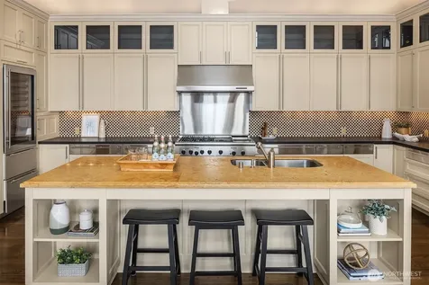 463 39th Avenue E Seattle WA 98112