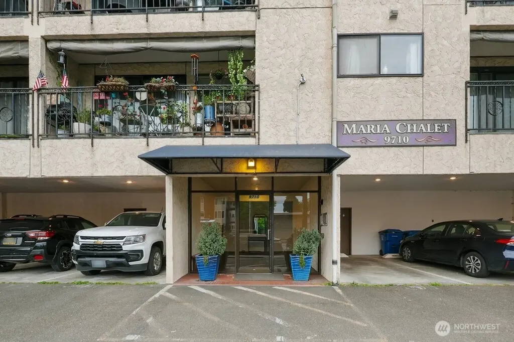 9710 Greenwood Avenue N Seattle WA 98103