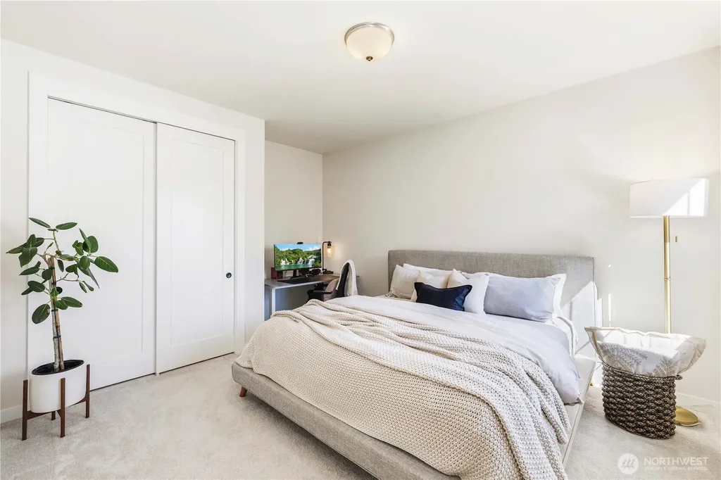 33136 Holly Avenue SE Black Diamond WA 98010