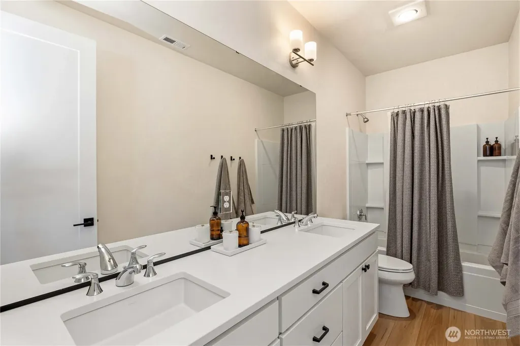 33136 Holly Avenue SE Black Diamond WA 98010