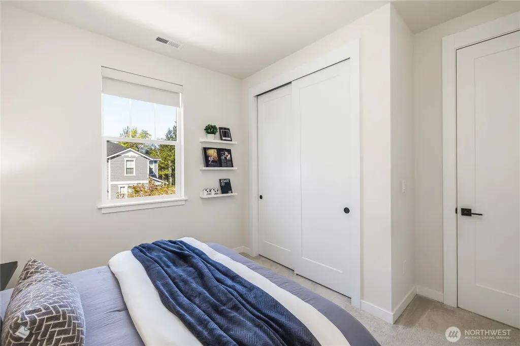 33136 Holly Avenue SE Black Diamond WA 98010