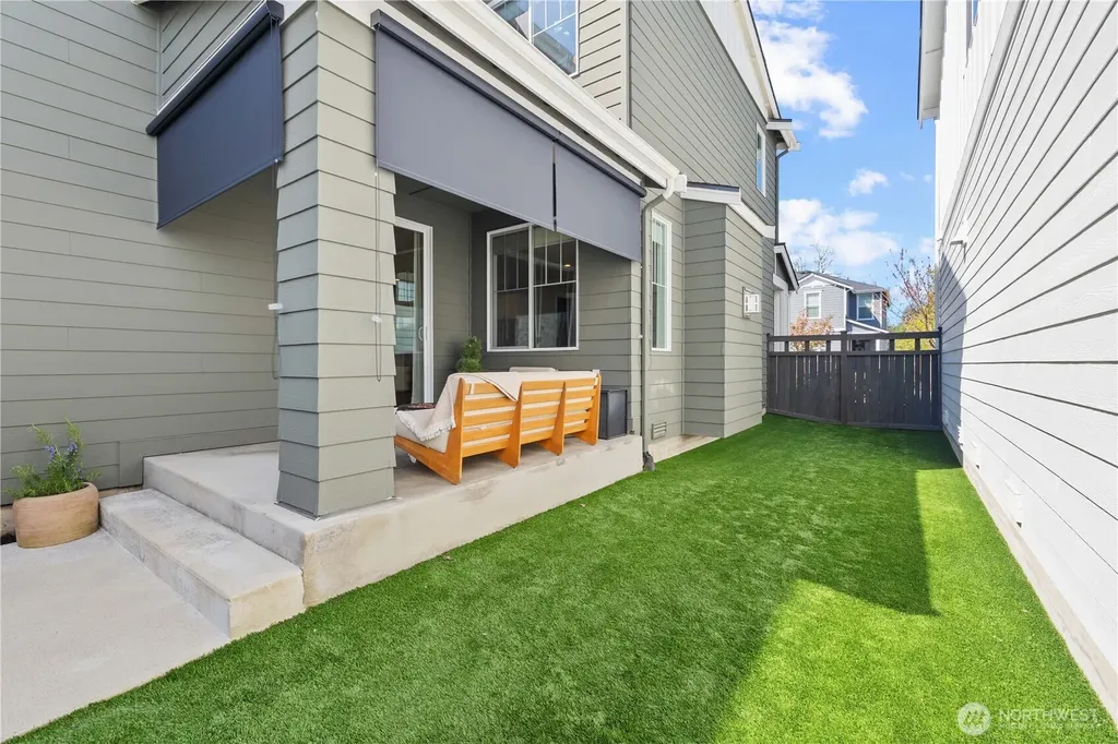 33136 Holly Avenue SE Black Diamond WA 98010
