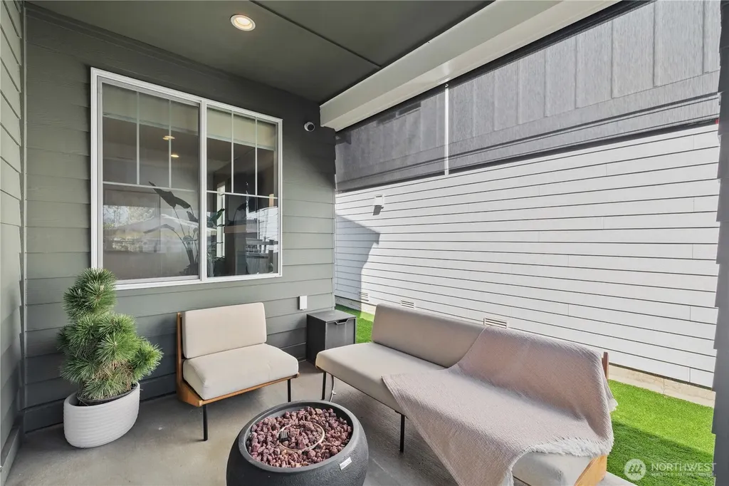 33136 Holly Avenue SE Black Diamond WA 98010