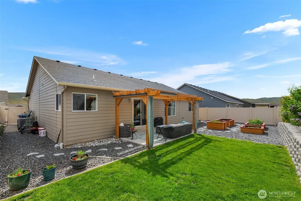 2259 S Mystical Loop East Wenatchee WA 98802