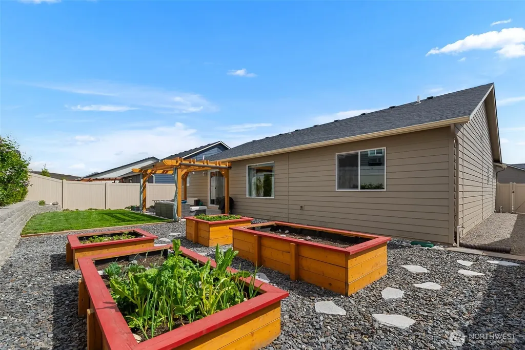 2259 S Mystical Loop East Wenatchee WA 98802