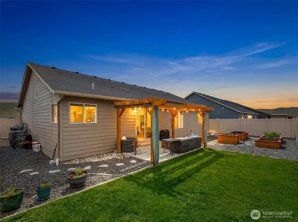 2259 S Mystical Loop East Wenatchee WA 98802