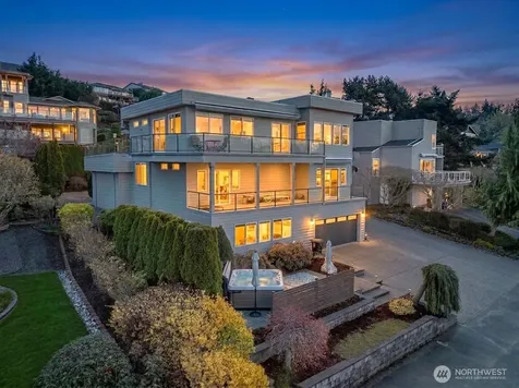 5711 Upland Terrace NE Tacoma WA 98422
