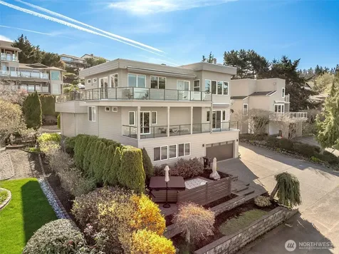 5711 Upland Terrace NE Tacoma WA 98422