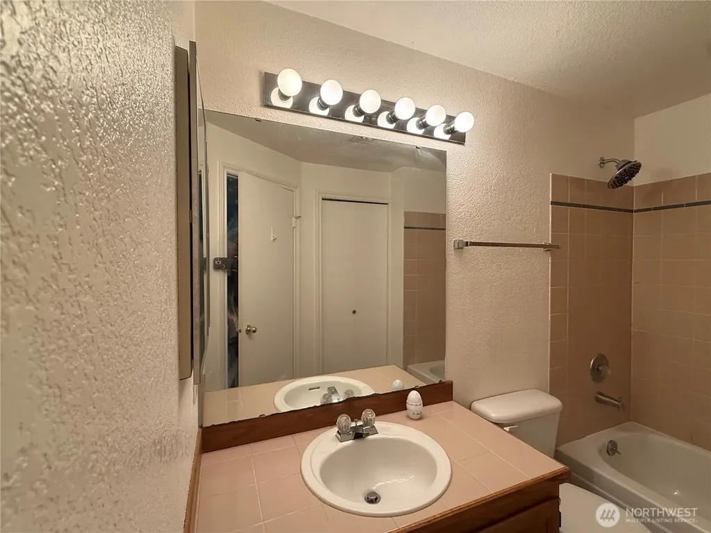 23960 58th Court Kent WA 99032