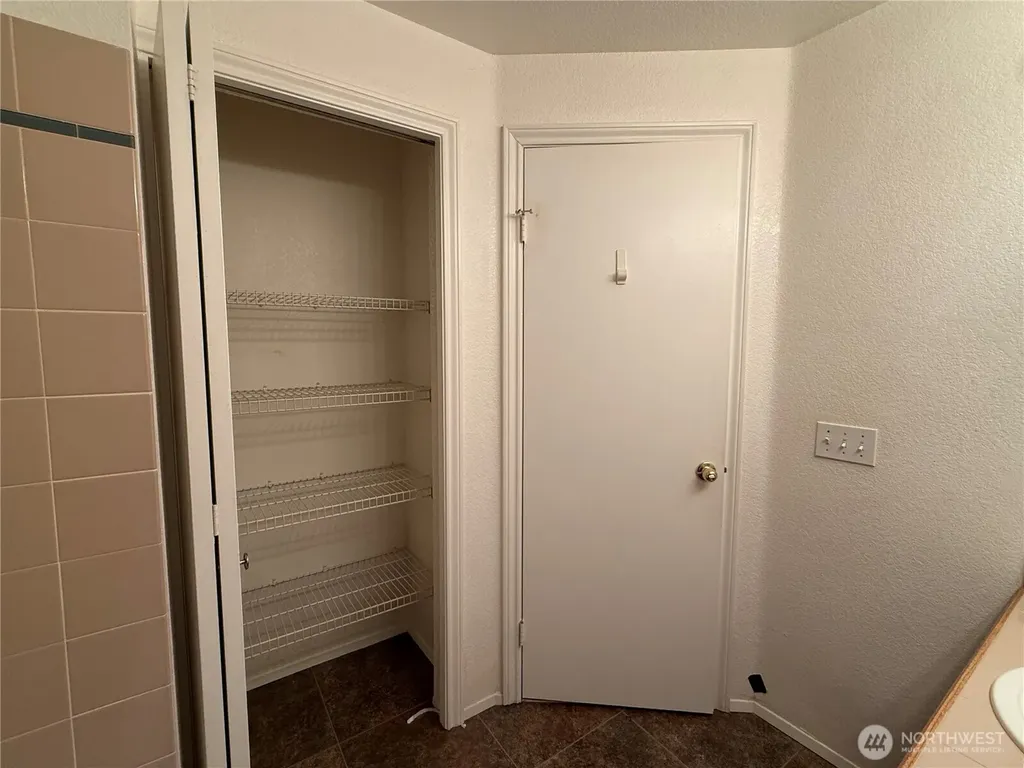 23960 58th Court Kent WA 99032