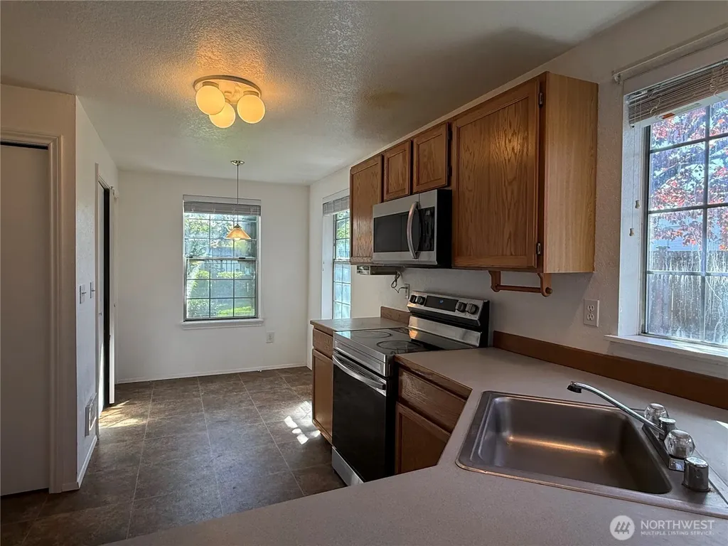 23960 58th Court Kent WA 99032