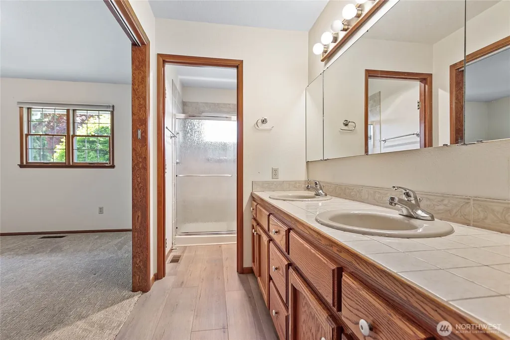 1843 Main Street Lynden WA 98264