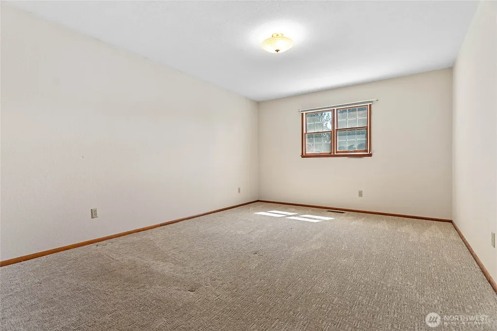 1843 Main Street Lynden WA 98264