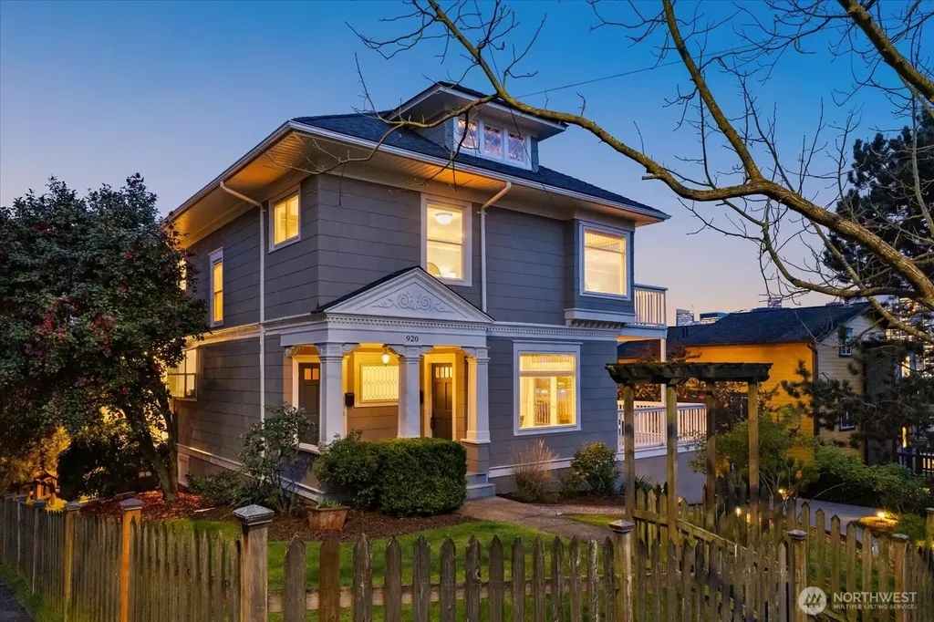 920 4th Avenue N Seattle WA 98109