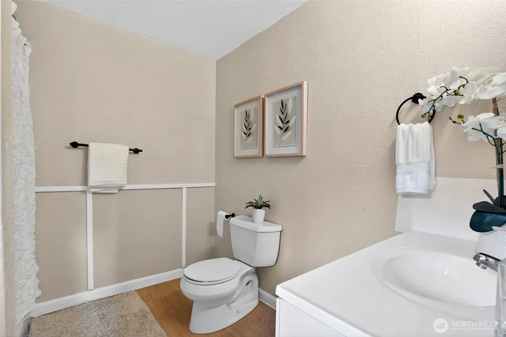 24911 38th Avenue S Kent WA 98032