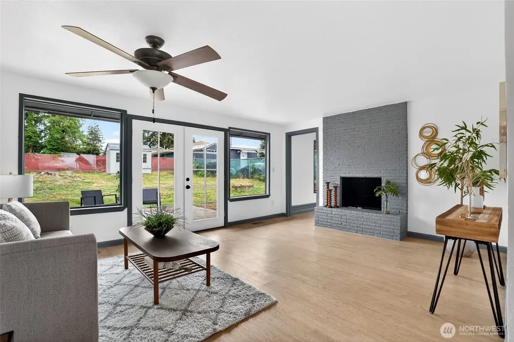 24911 38th Avenue S Kent WA 98032