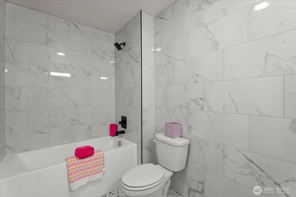 21713 SE 256th Place Maple Valley WA 98038