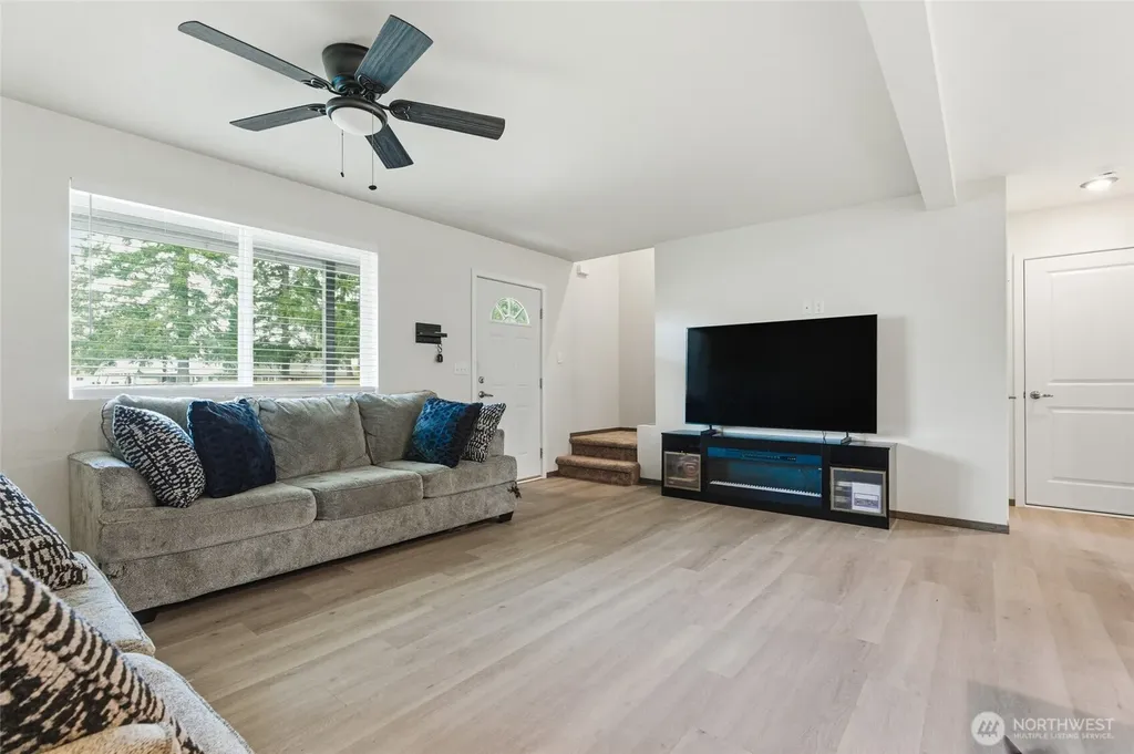 6214 Knoble Road E Spanaway WA 98387