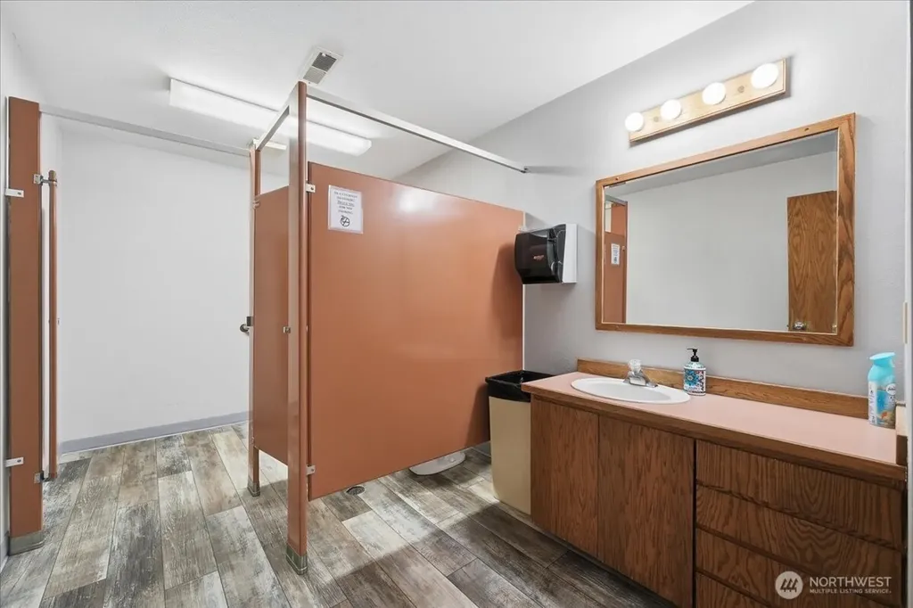 123 E Johnson Street Chelan WA 98816