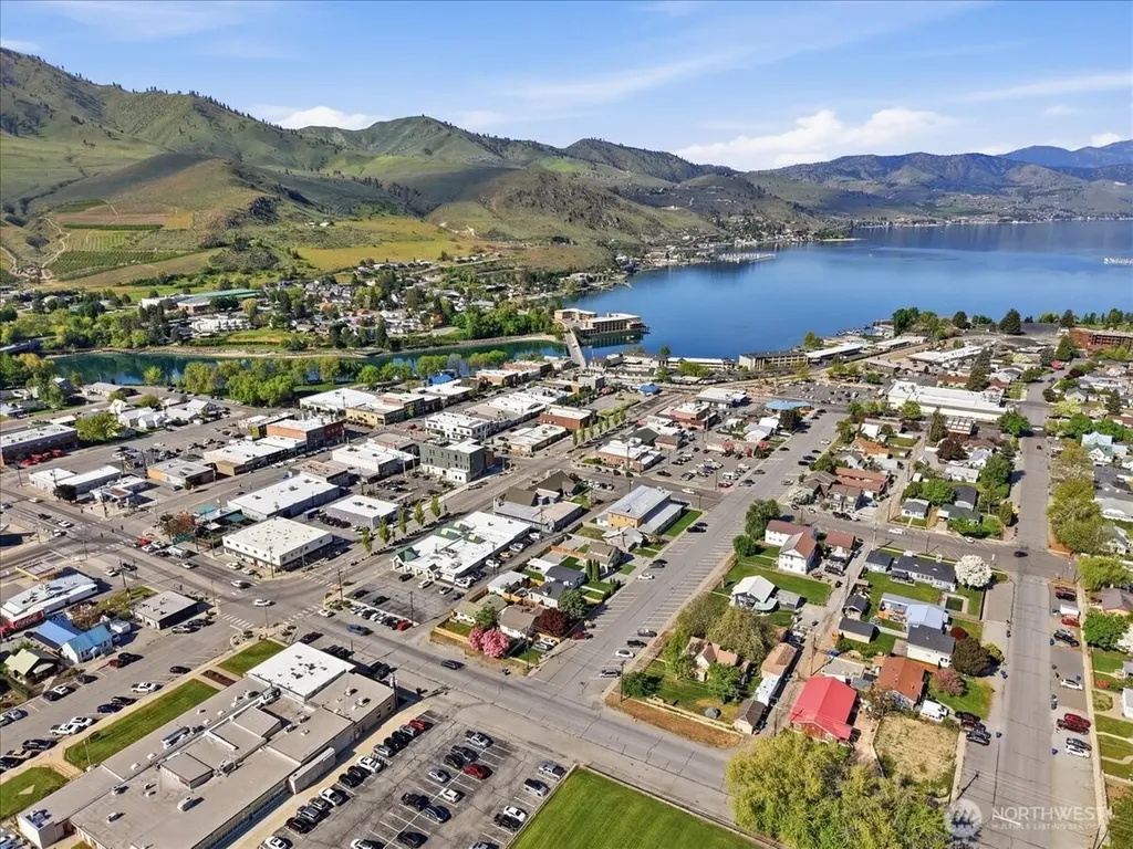 123 E Johnson Street Chelan WA 98816