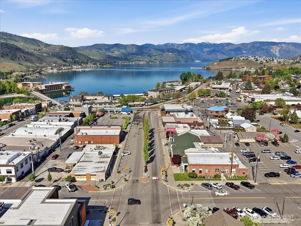 123 E Johnson Street Chelan WA 98816