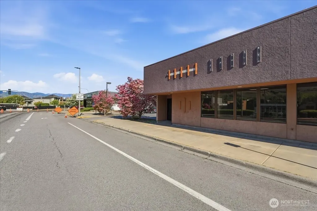123 E Johnson Street Chelan WA 98816