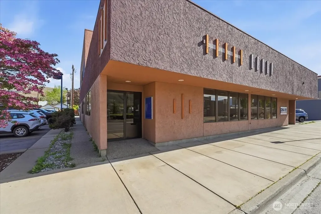 123 E Johnson Street Chelan WA 98816