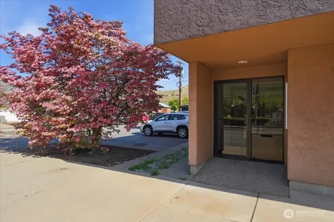123 E Johnson Street Chelan WA 98816