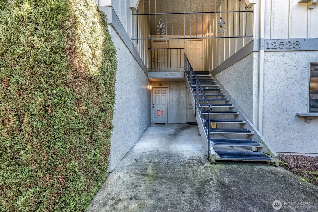 12528 NE 117th Place Kirkland WA 98034