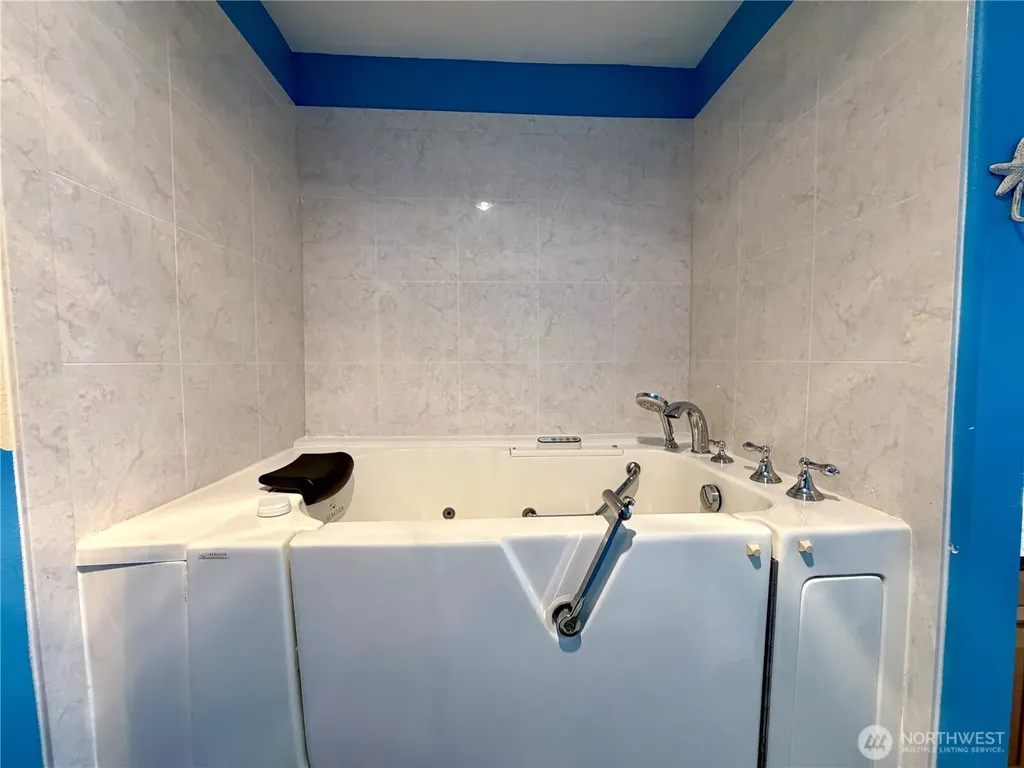 415 Quinault Avenue SE Ocean Shores WA 98569