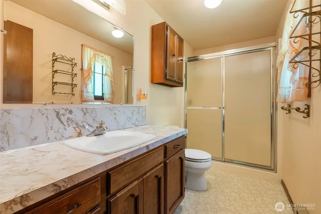 334 Burchett Road Onalaska WA 98570