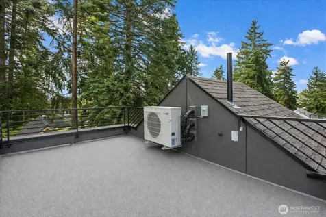 10742 Interlake Avenue N Seattle WA 98133