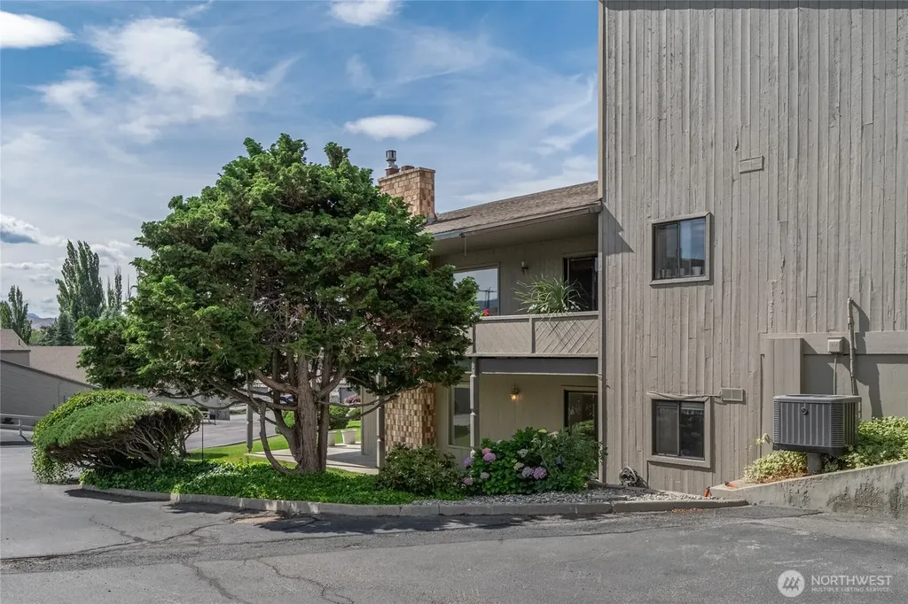 225 NE 19th Street East Wenatchee WA 98802