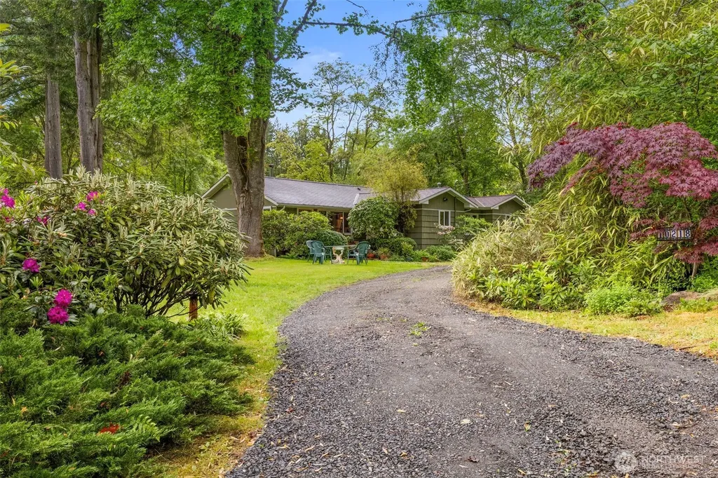 10218 NE Pine Way Bainbridge Island WA 98110