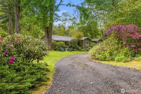 10218 NE Pine Way Bainbridge Island WA 98110