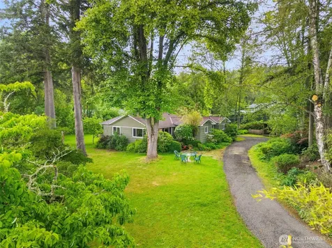 10218 NE Pine Way Bainbridge Island WA 98110