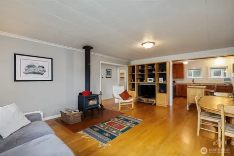 10218 NE Pine Way Bainbridge Island WA 98110