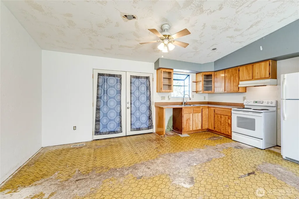 3962 Deer Park Road Port Angeles WA 98362