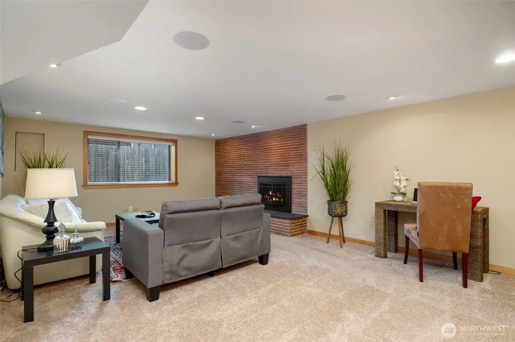 336 N 160th Street Shoreline WA 98133