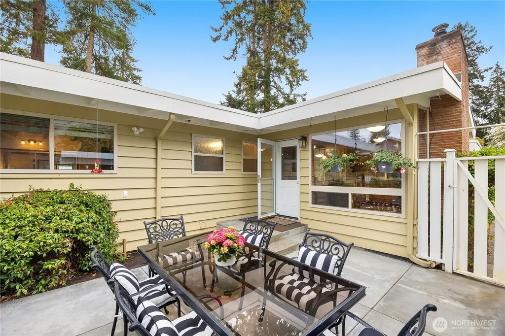 336 N 160th Street Shoreline WA 98133