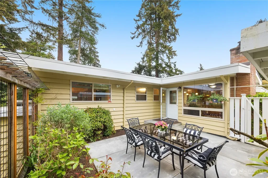 336 N 160th Street Shoreline WA 98133