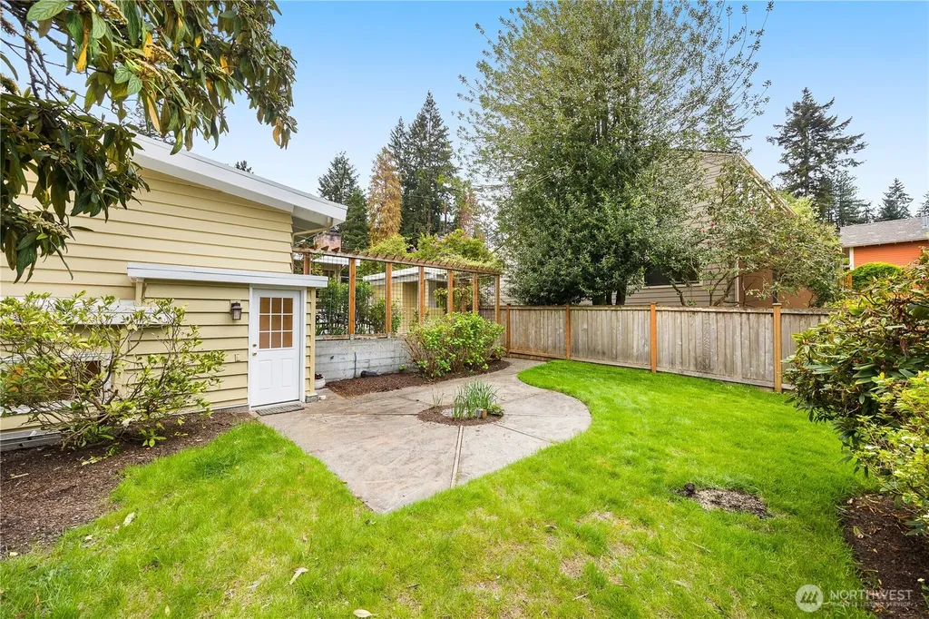 336 N 160th Street Shoreline WA 98133