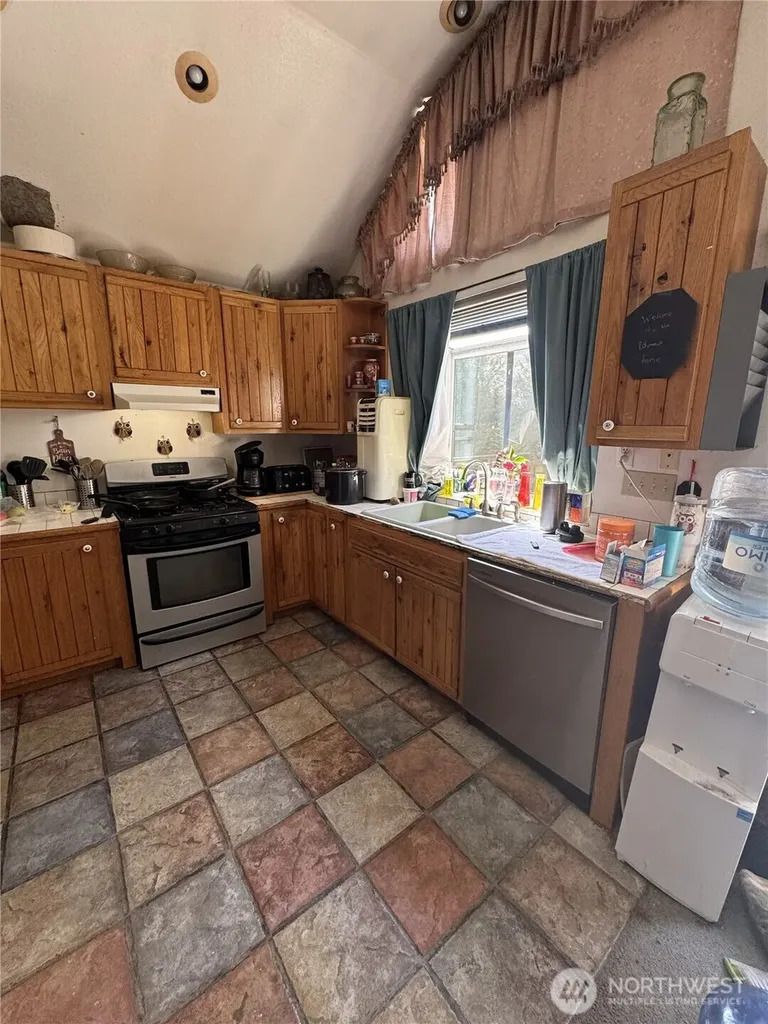 19911 State Route 165 E Carbonado WA 98323